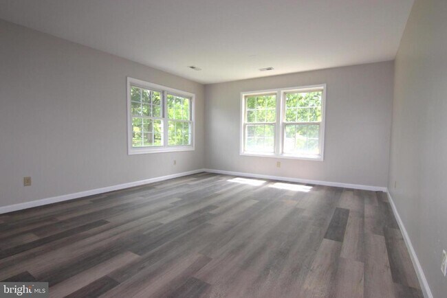 Building Photo - 228 Spring House Ln