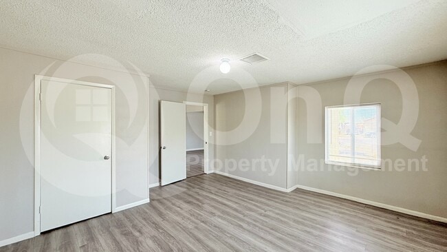 Building Photo - 515 W 13th St