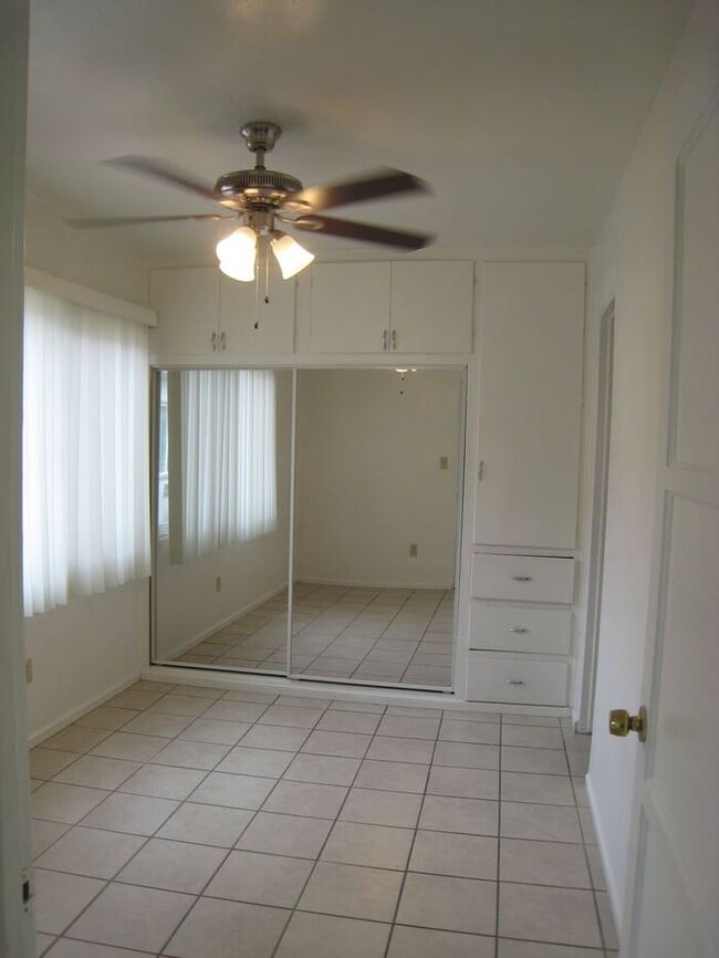Building Photo - Vintage 1bdr unit in heart of Normal Heights! $500 Holiday Special!!