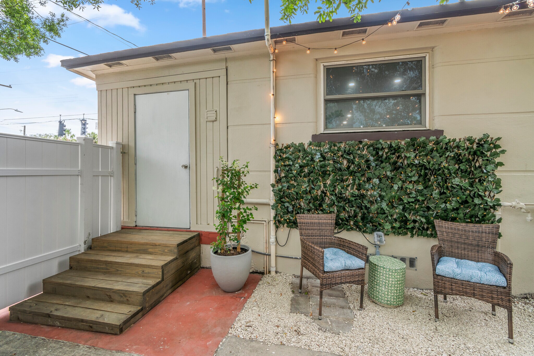 Building Photo - 2402 W Cypress St