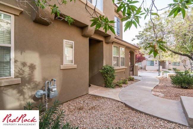 Building Photo - 3 Bedroom Furnished Home in Hidden Valley ...