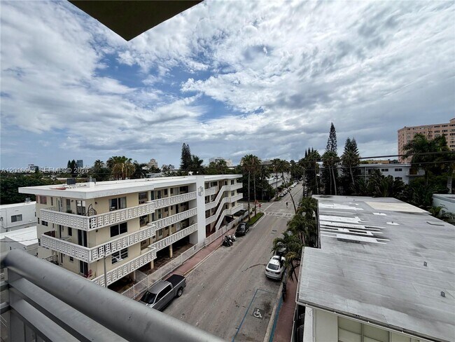 Building Photo - 851 Meridian Ave