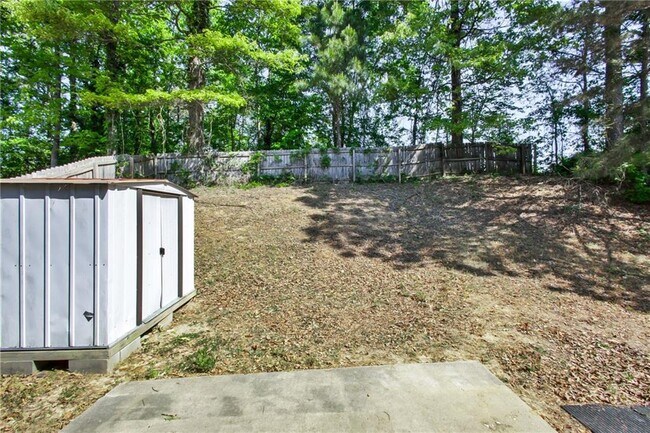 Building Photo - 119 Twin Pines Ct