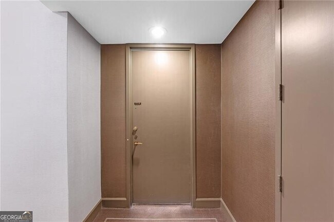 Building Photo - 2575 Peachtree Rd NE