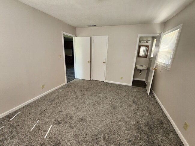 Building Photo - Newly updated 3 bedroom 1.5 bath home for rent in Valley Station!