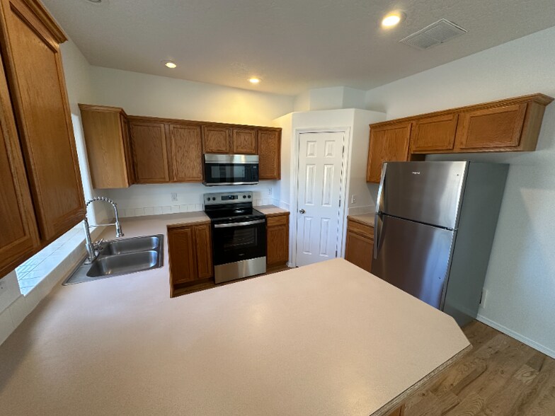Building Photo - 670 Teton Dr