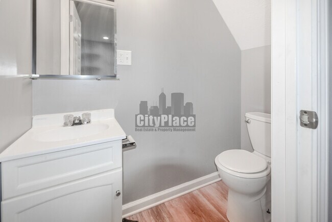 Building Photo - 544 W 26th St