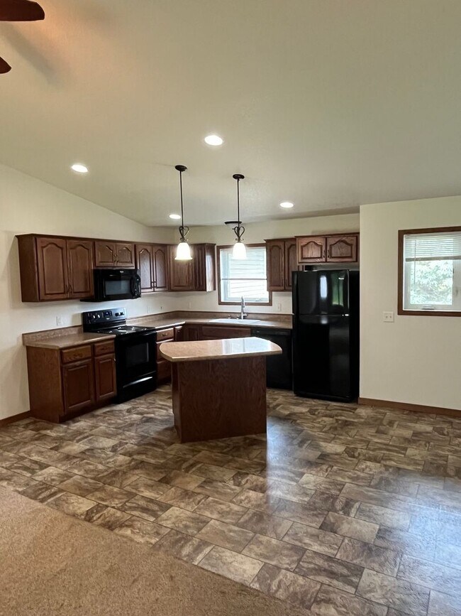 Building Photo - Pleasant Pine Acres