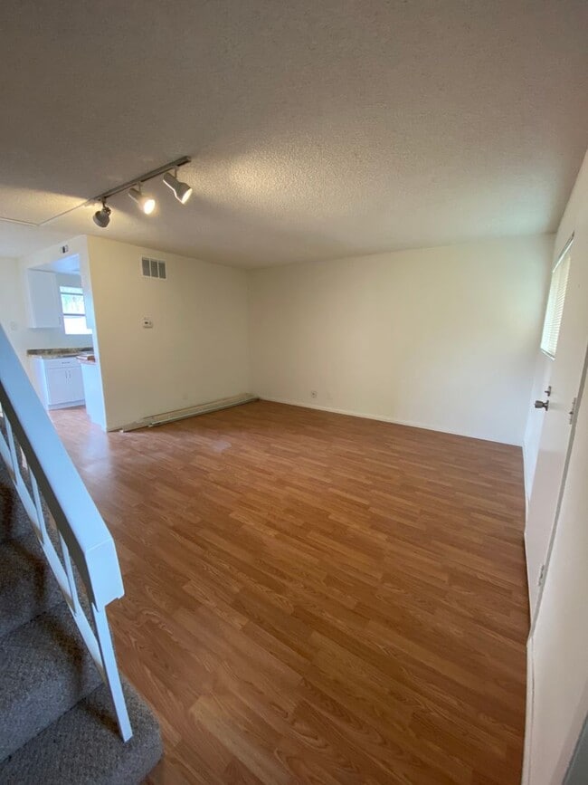 Building Photo - Townhome 2 Bed/1.5 Bath for Rent at Colony Park!