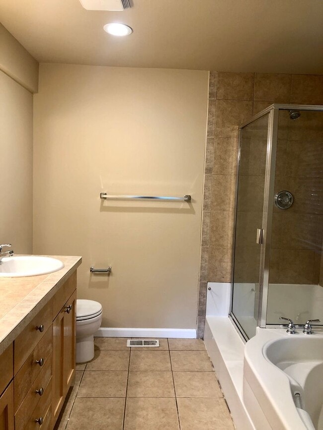 Building Photo - Kent Duplex