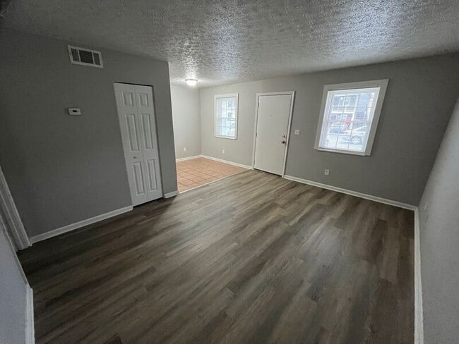 Primary Photo - 670 Knox Blvd