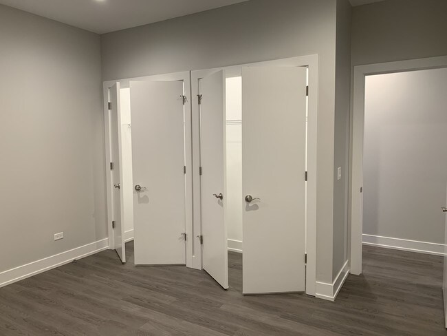 Building Photo - 3333 S Michigan Ave