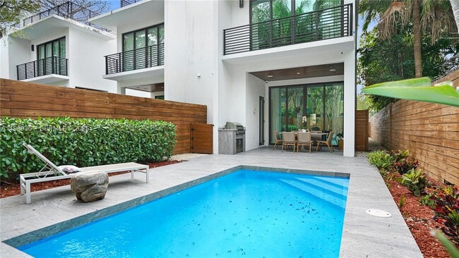 Building Photo - 3075 Mary St