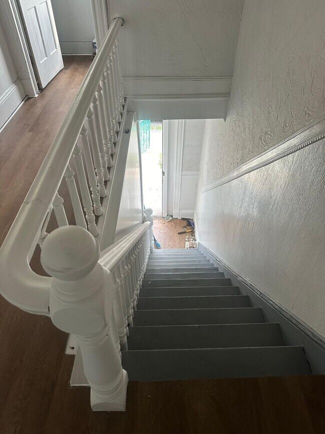 Building Photo - 505 Birch St