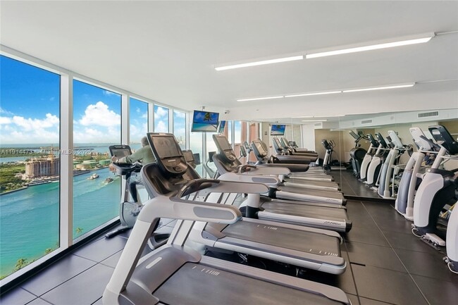 Building Photo - 300 South Pointe Dr