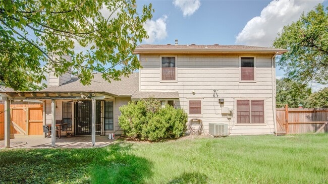 Building Photo - 20403 White Poplar Dr