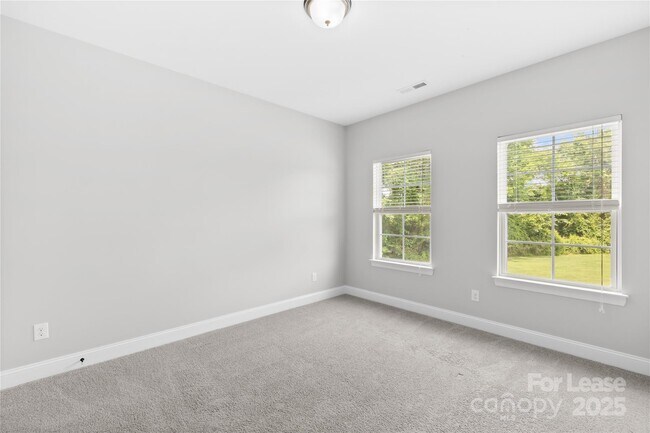 Building Photo - 2136 Laurens Dr