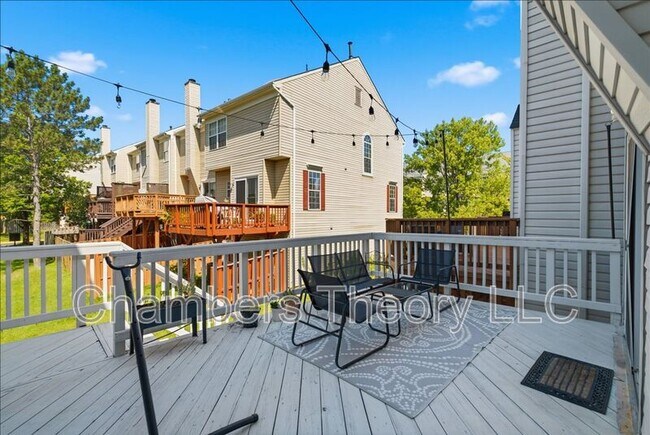 Building Photo - 2447 Clover Field Cir