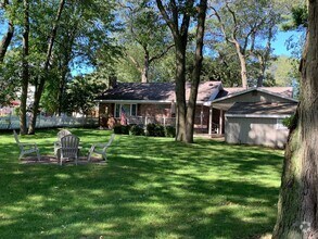 Building Photo - Fully furnished 2 bed home across from pub...