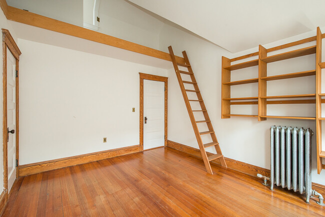 Building Photo - 124 Lexington Ave