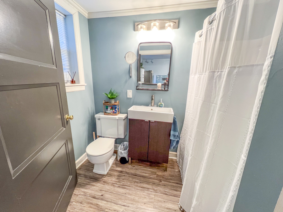 Shower tub combo and bluetooth vent speaker - 2031 Eversong Ln