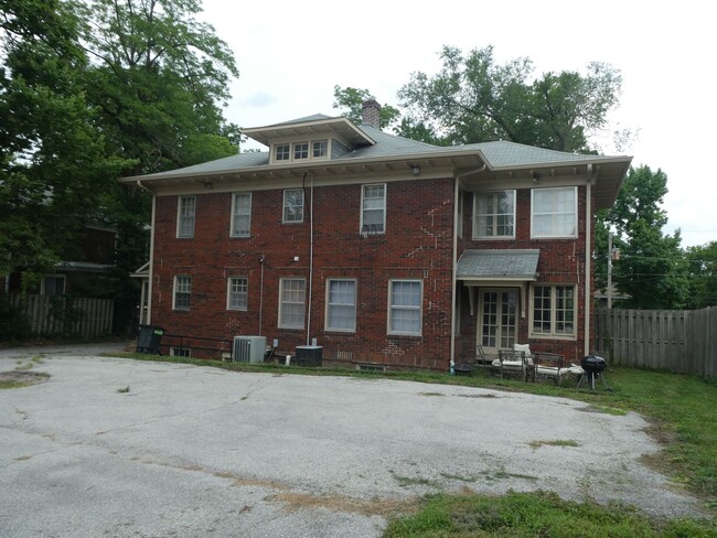 Building Photo - Beautiful 4 bedroom house in East Campus