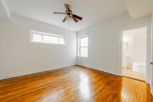 Building Photo - 7831 S Kingston Ave