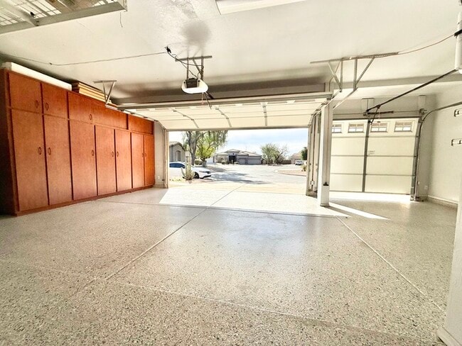 Building Photo - 4910 E Cordia Ln