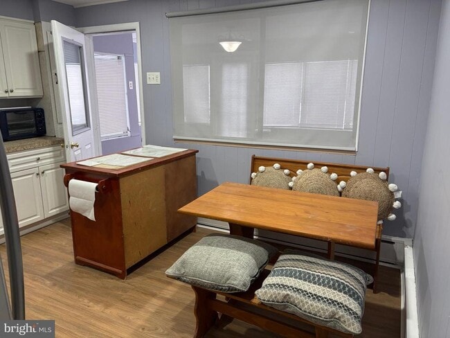 Building Photo - 657 Pine Hill St