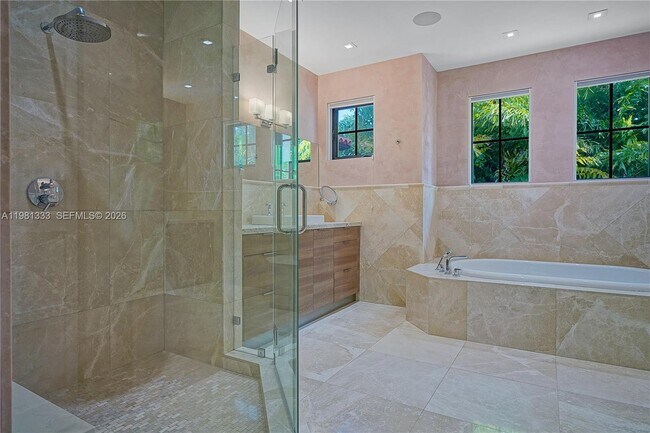 Building Photo - 3747 Prairie Ave