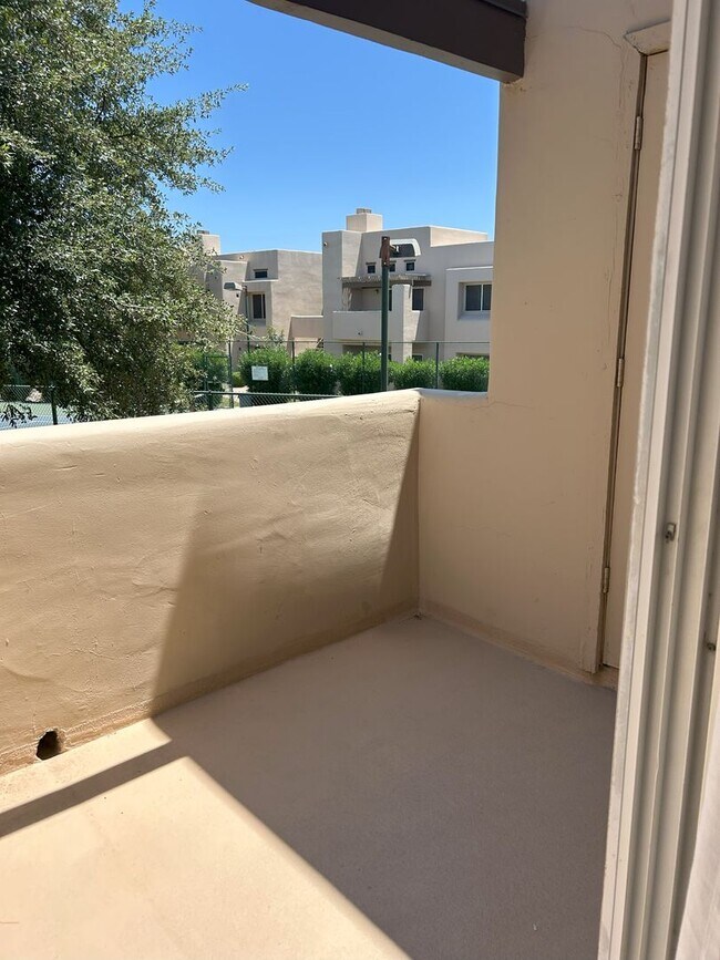 Building Photo - 2 Bedroom/2 bath Condo in the Mission de L...