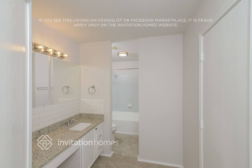 Building Photo - 10622 Manor Creek