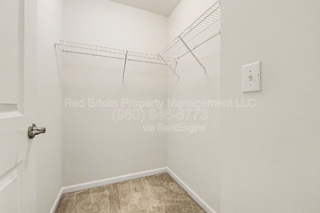 Building Photo - 727 Dynamo St NW