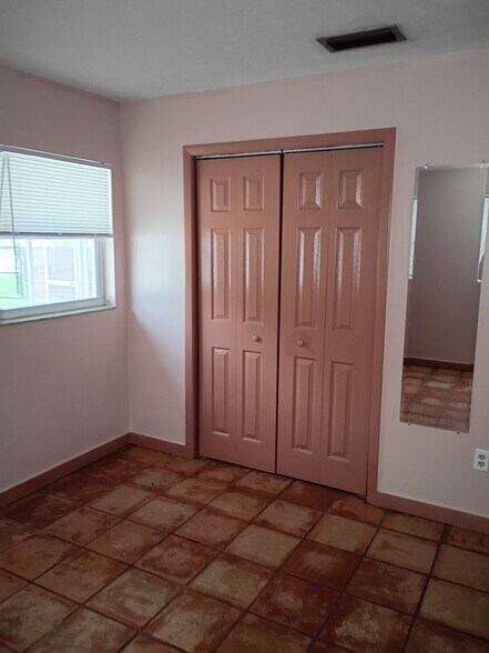 Building Photo - 6904 Mathers Ln