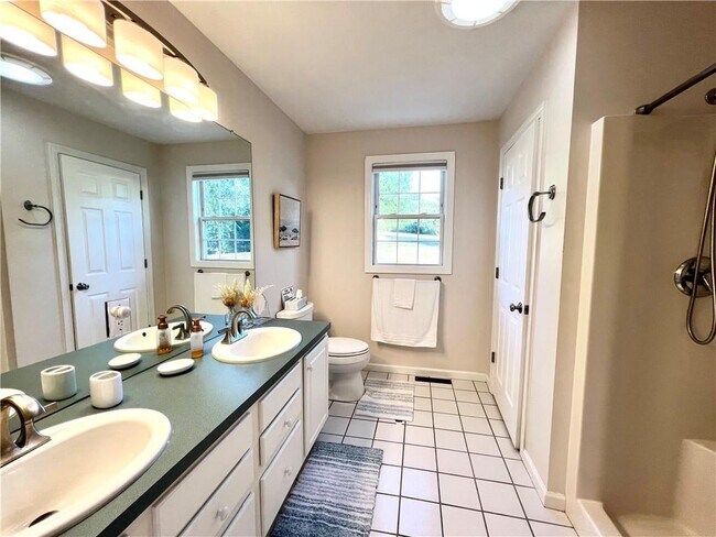 Building Photo - 65 Carriage Trl