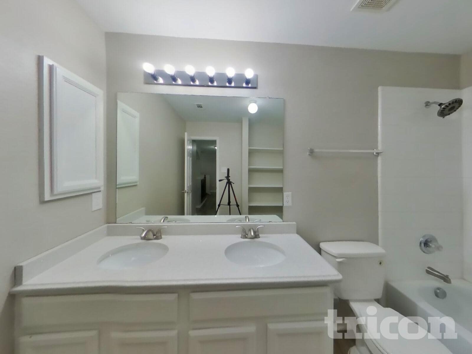 Building Photo - 220 Flatwood Dr