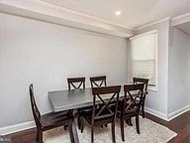 Building Photo - Gorgeously Renovated Upper Fells Point 2bd...
