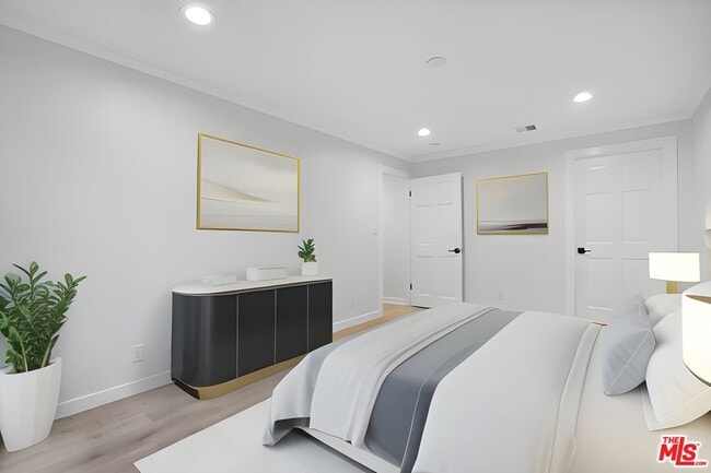 Building Photo - 914 Evergreen St