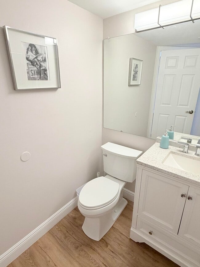 Building Photo - 13206 Glenmoor Dr