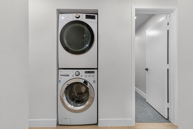 Building Photo - 22434 Salem Ave