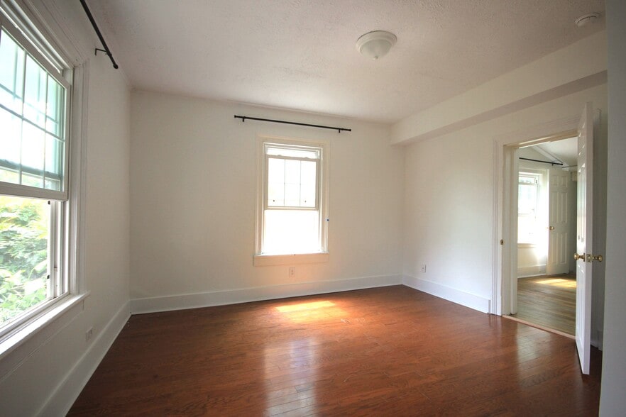 Building Photo - 421 9th St NW