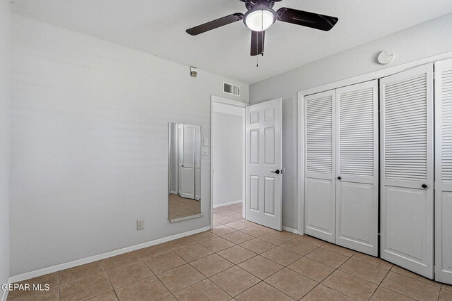 Building Photo - 809 Del Mar Dr