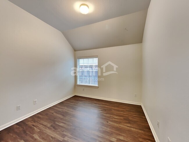 Building Photo - 6213 Richmond Dr