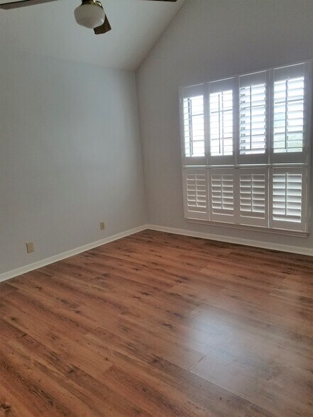 Master bedroom - 19 Chapel Hill Cir