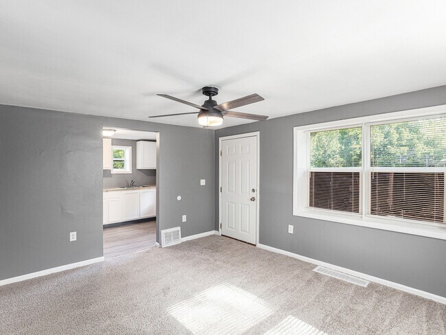 Building Photo - 5102 NE 47th Terrace