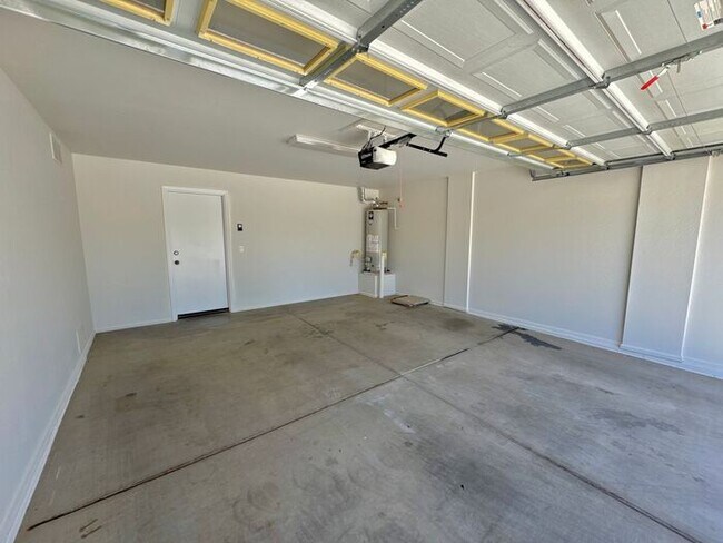 Building Photo - Stunning 4Bedrooms/2.5 Bath Home!