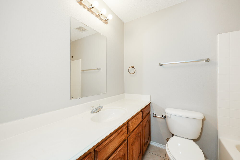 Building Photo - 829 Clear Creek Dr