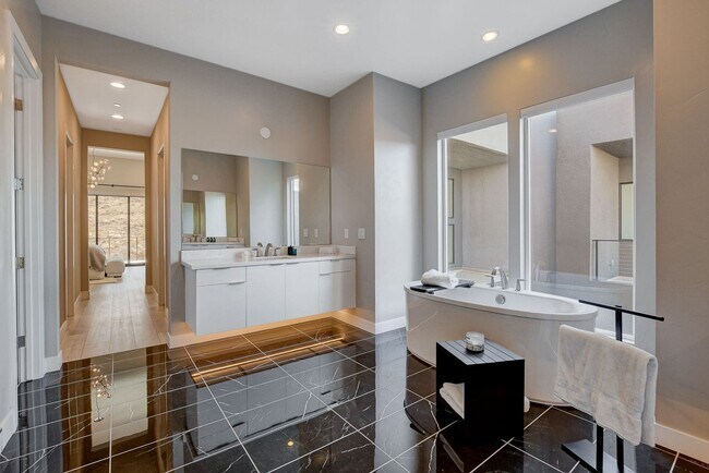 Building Photo - Mesa Ridge Luxury Oasis Feathertop