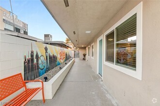 Building Photo - 615 S 10th St