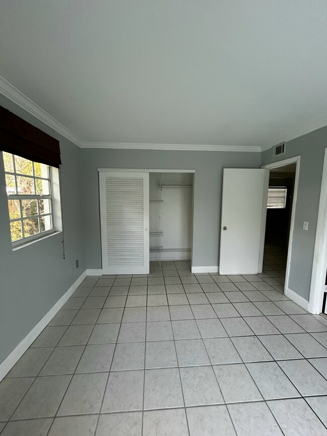 Building Photo - 5839 Daphne Dr